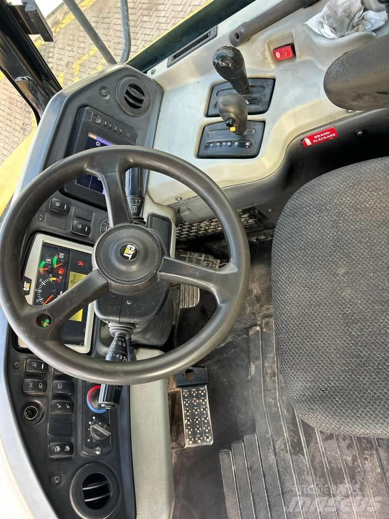 CAT 740 B 鉸接式起吊車