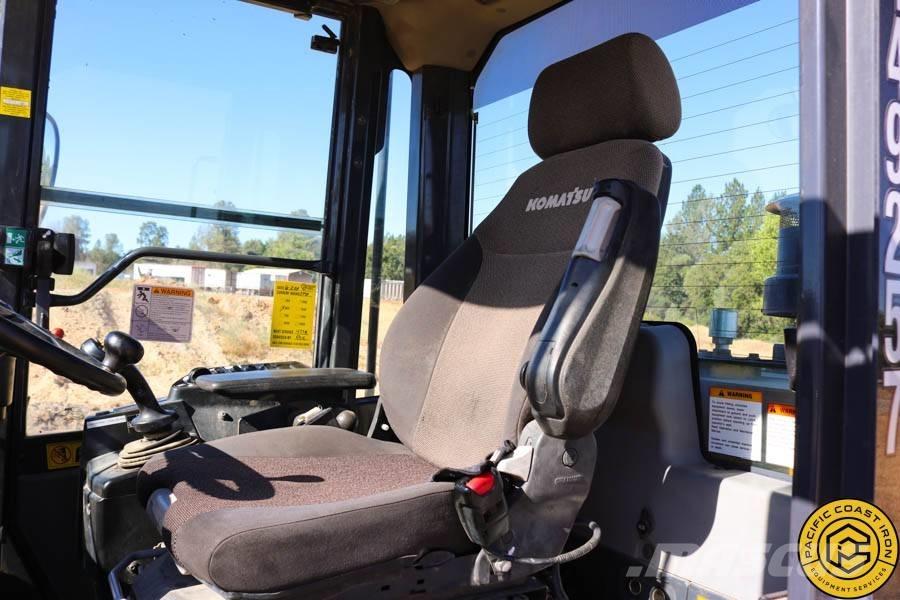 Komatsu WA 320-7 輪胎式裝載機