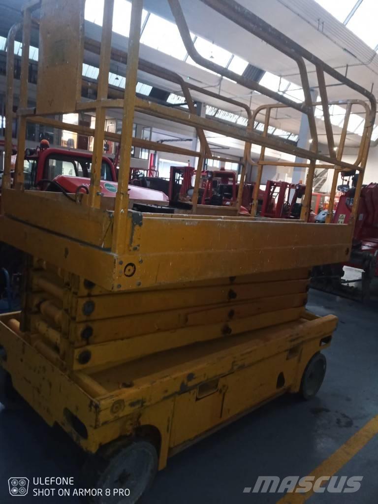 Haulotte Compact 12 剪式升降機