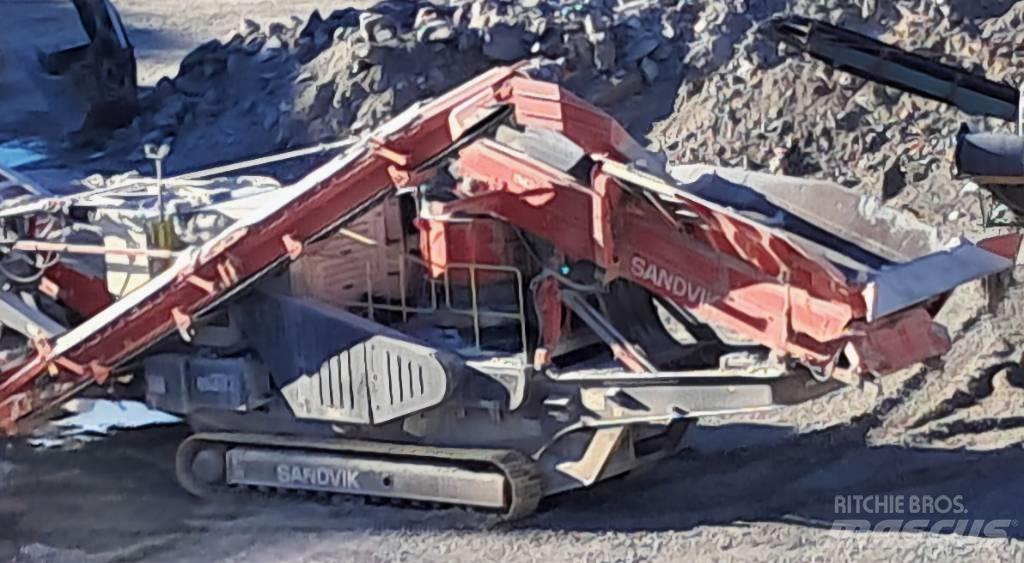 Sandvik QH 332 DDHS 移動式壓碎機