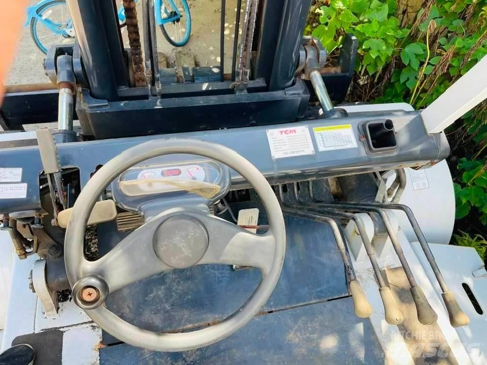 TCM FD100Z8 柴油卡車