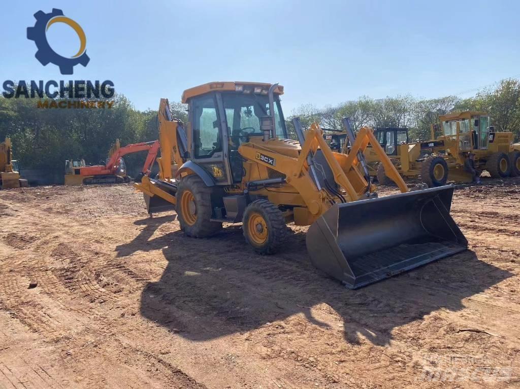 JCB 3CX 反鏟裝載機