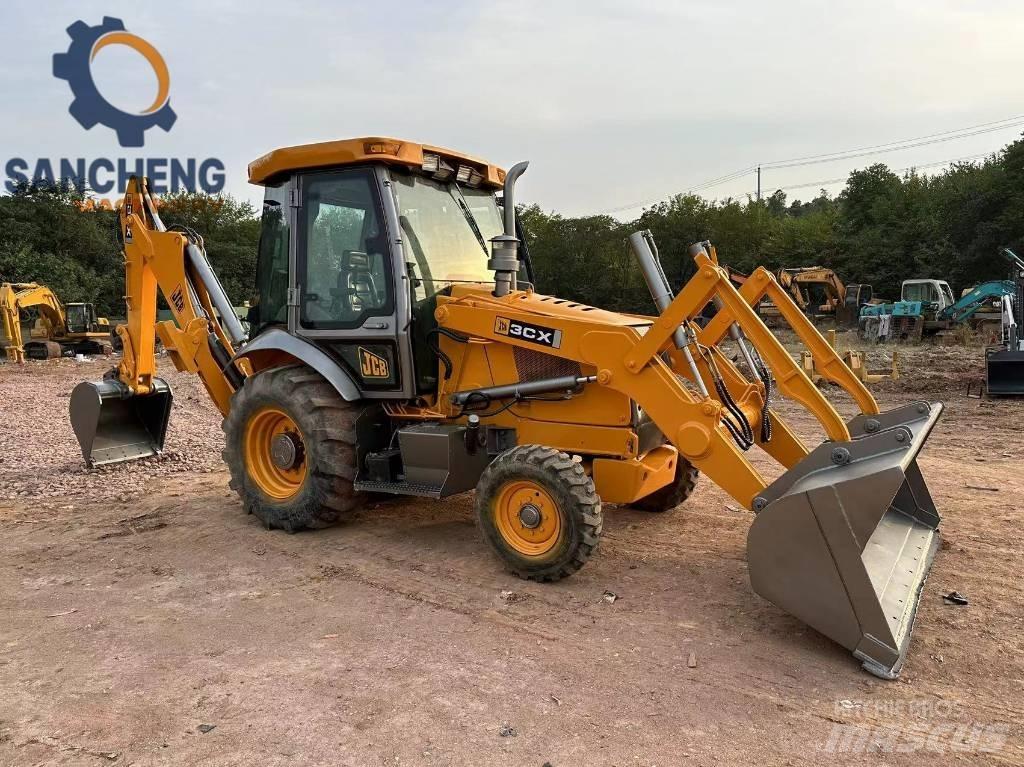 JCB 3CX 反鏟裝載機