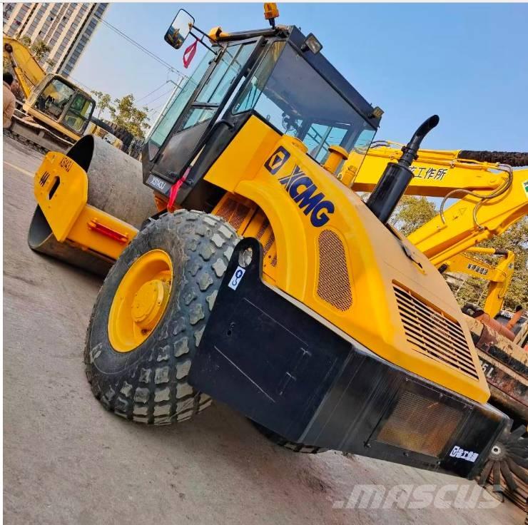 XCMG XS 142 J 單輪滾壓機