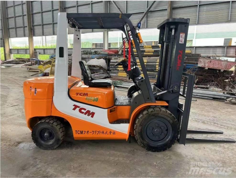 TCM FD 30 柴油卡車