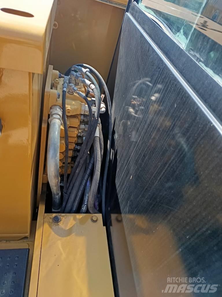 CAT 306E2 小型挖土機/掘鑿機<7t(小型挖掘機)