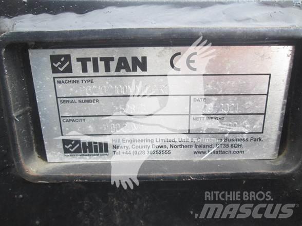 Titan CAT 320 鏟斗