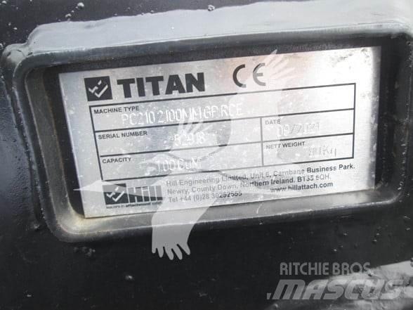 Titan CAT 320 鏟斗