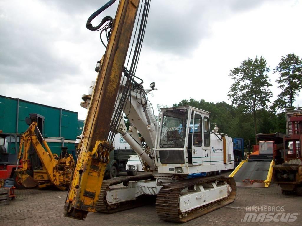 Liebherr R 942 打樁機