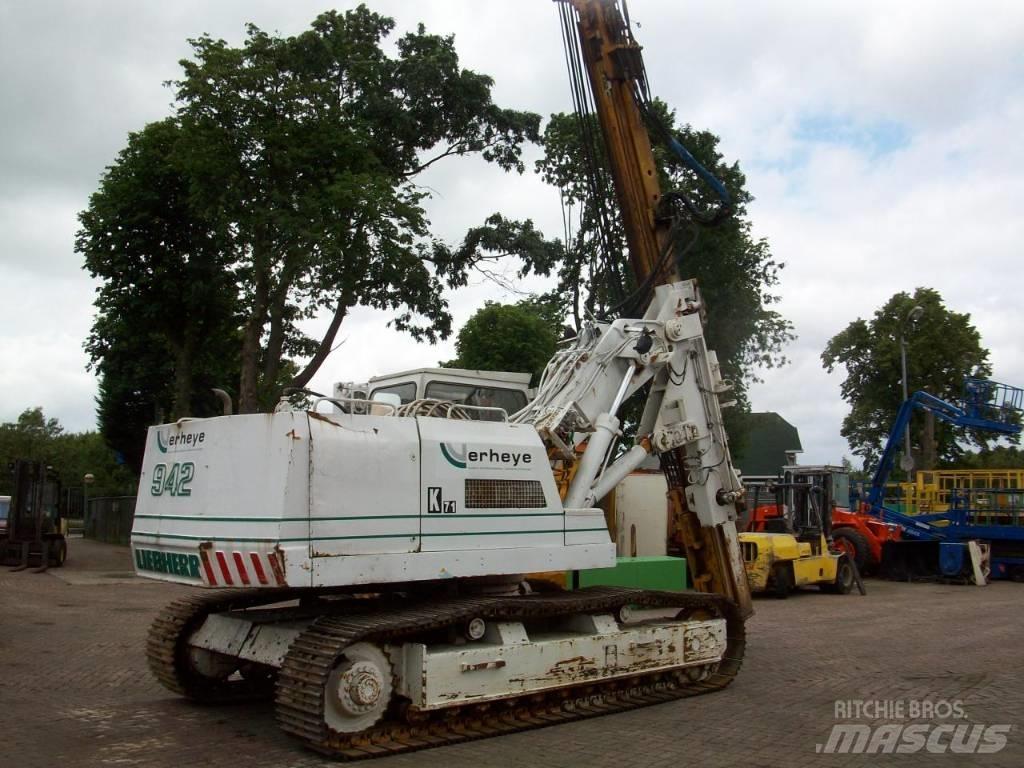 Liebherr R 942 打樁機
