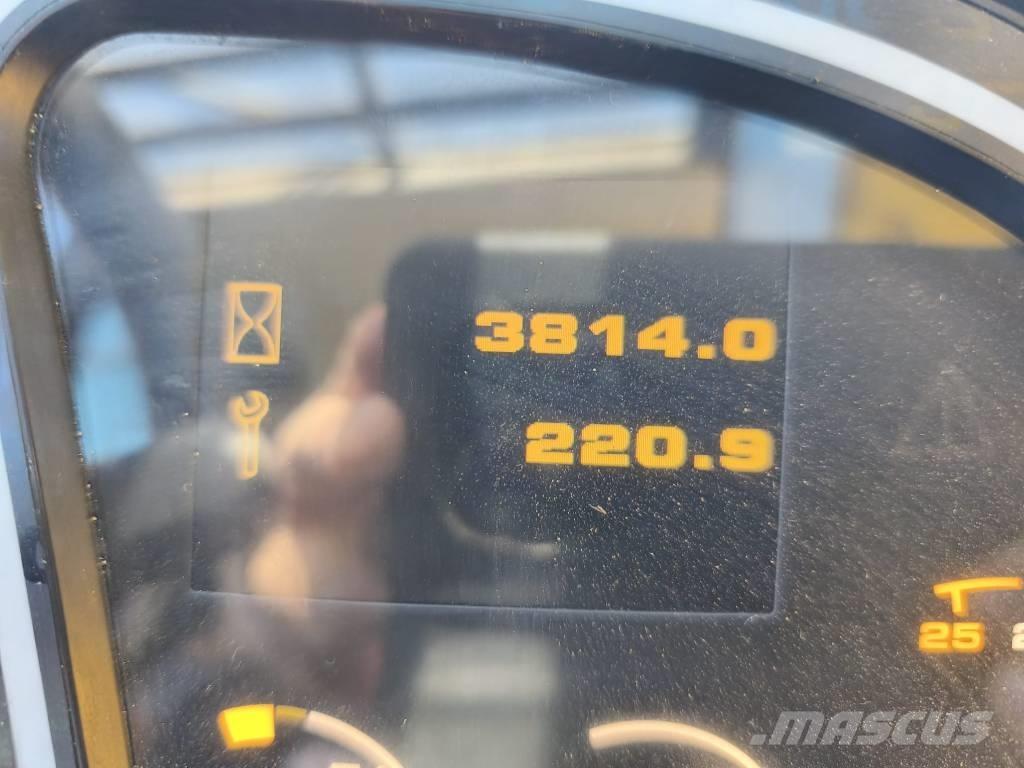 JCB 541-70 伸縮臂操作車