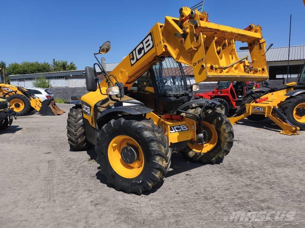 JCB 541-70 伸縮臂操作車
