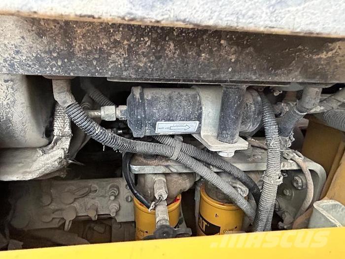 CAT 963D 輪胎式裝載機