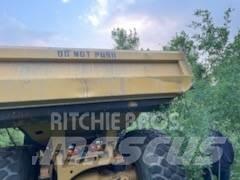 CAT 740 B 鉸接式起吊車