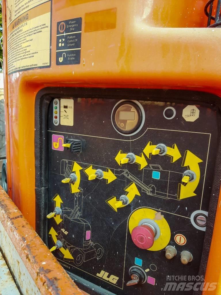 JLG E 300 AJP 曲臂高空作業車