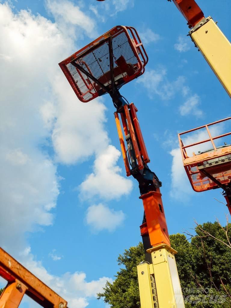JLG E 300 AJP 曲臂高空作業車