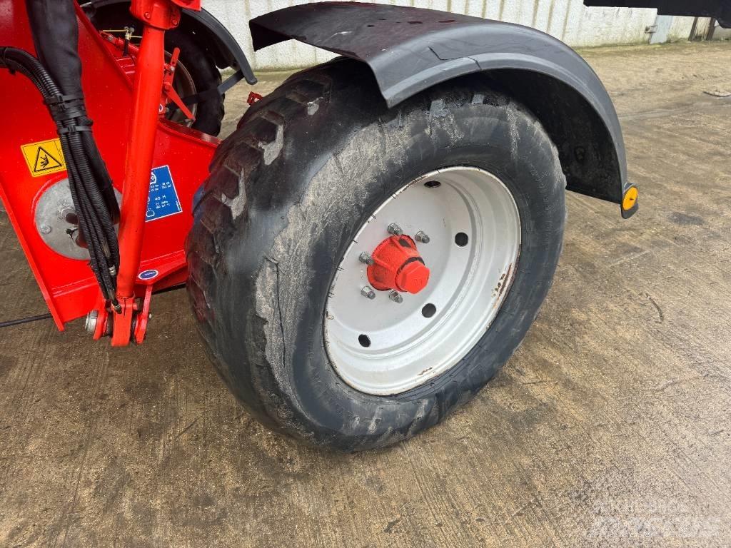 Kuhn Merge Maxx 950 堆草機