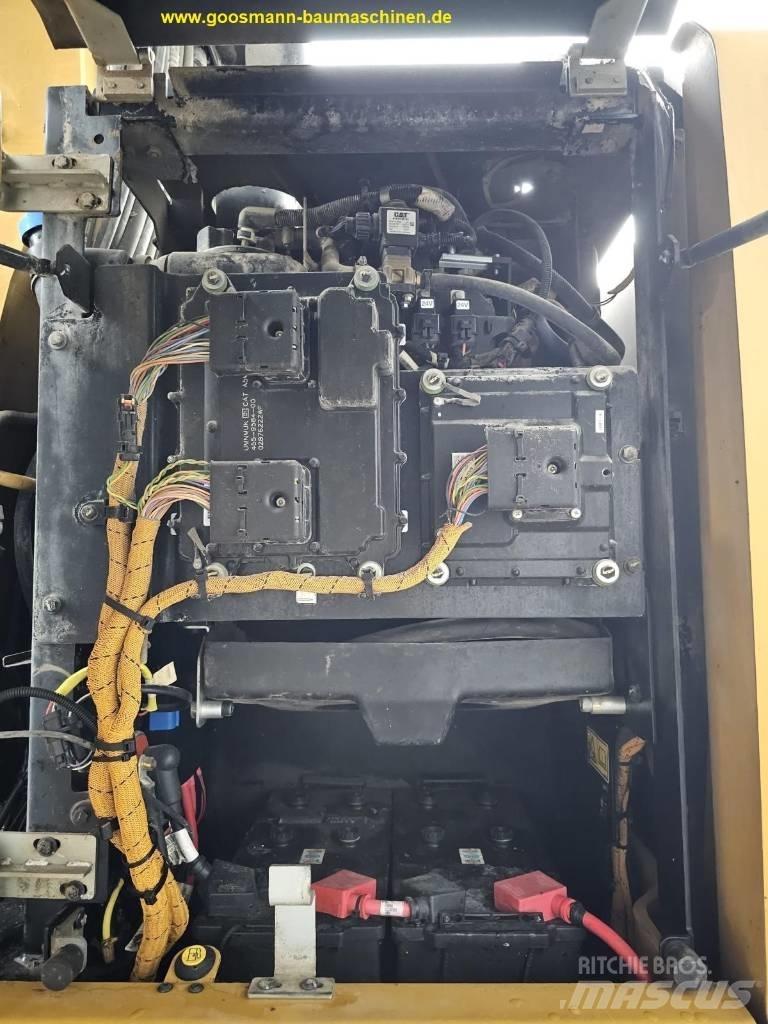 CAT MH 3022 廢棄物/工業用操作車