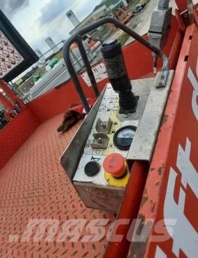 SkyJack SJ III 4740 剪式升降機