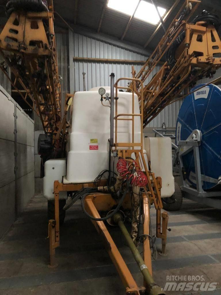 Knight EUA 3800 牽引式噴霧機