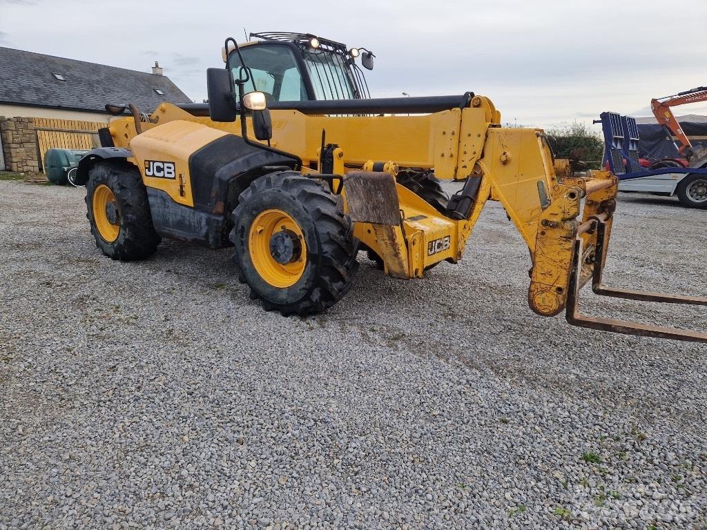 JCB 535-140 伸縮臂操作車