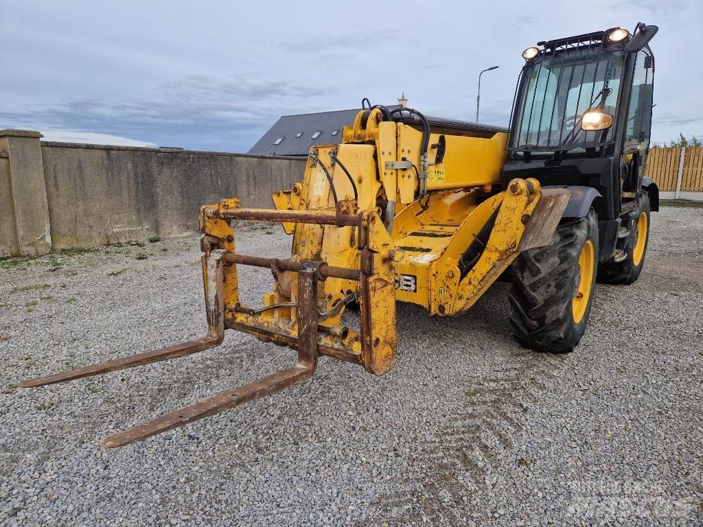 JCB 535-140 伸縮臂操作車
