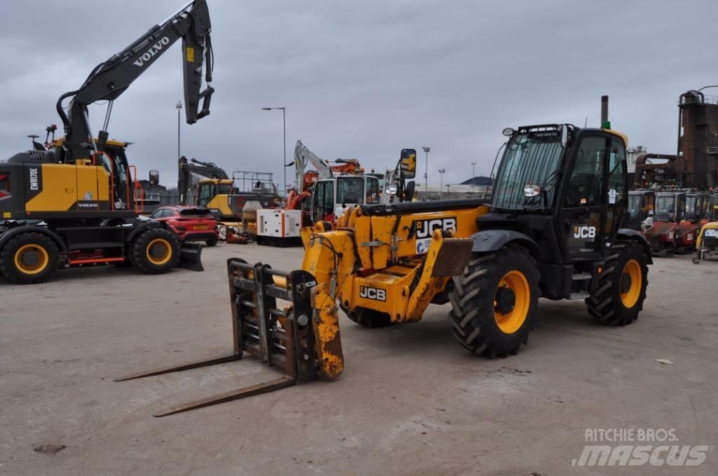 JCB 540-140 伸縮臂操作車