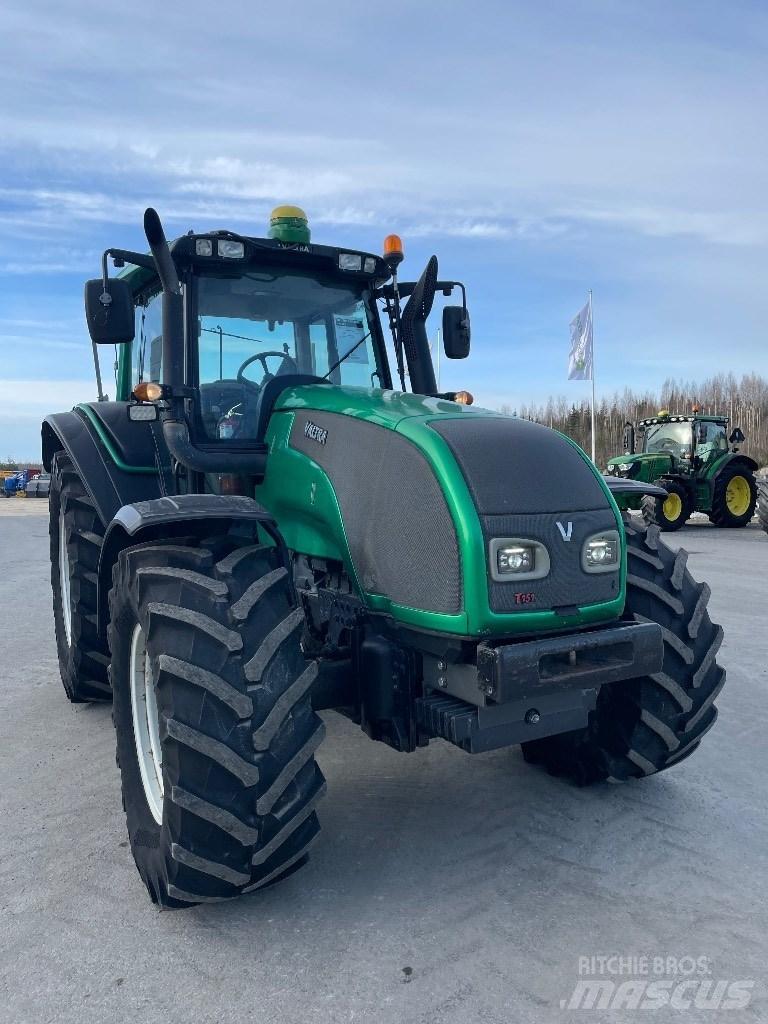 Valtra T151 曳引機