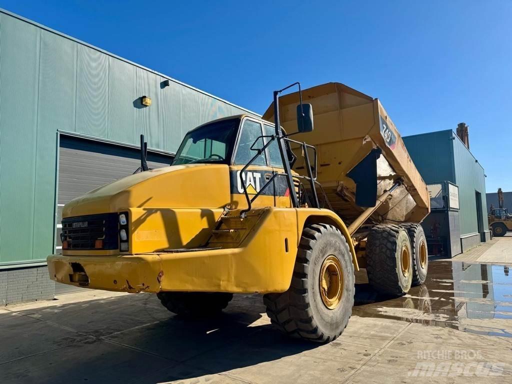 CAT 740 鉸接式起吊車