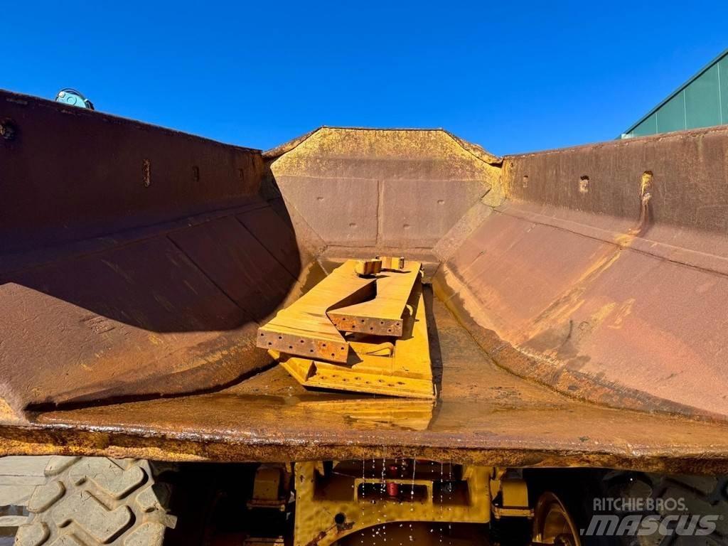 CAT 740 鉸接式起吊車
