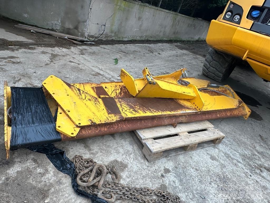 Volvo A40G 鉸接式起吊車