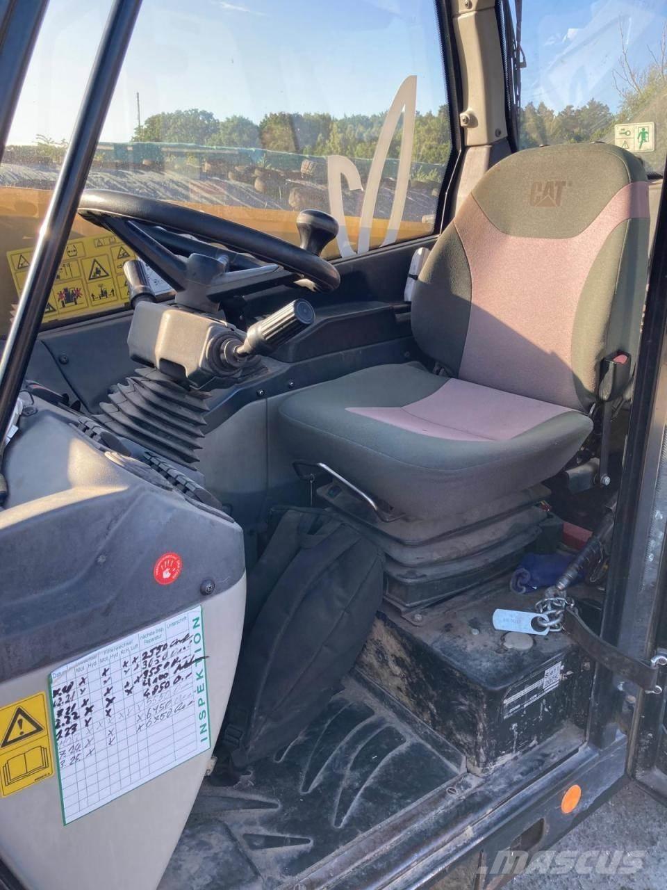 CAT TH 4070 農業用伸縮臂裝載機