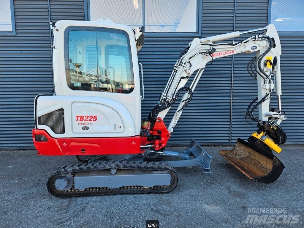 Takeuchi TB 225 小型挖土機/掘鑿機<7t(小型挖掘機)