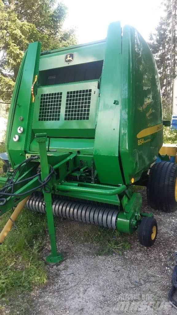 John Deere 854 圓型牧草打包機