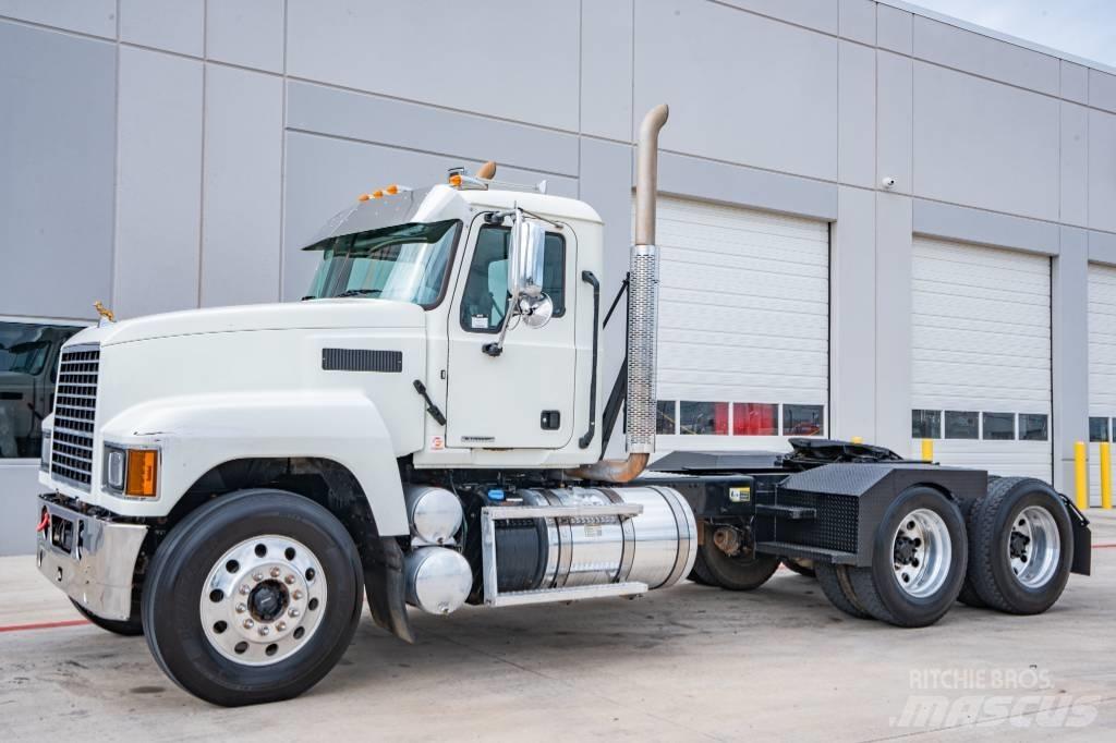 Mack Pinnacle 64T 曳引機組件