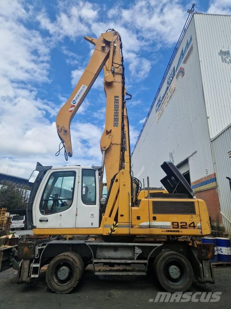 Liebherr A924C 廢棄物/工業用操作車