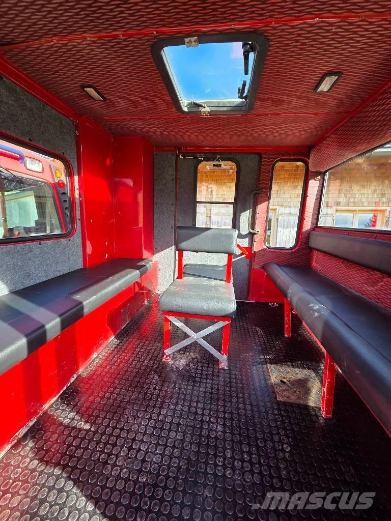  Pistenbully 300 DD 鏟雪車