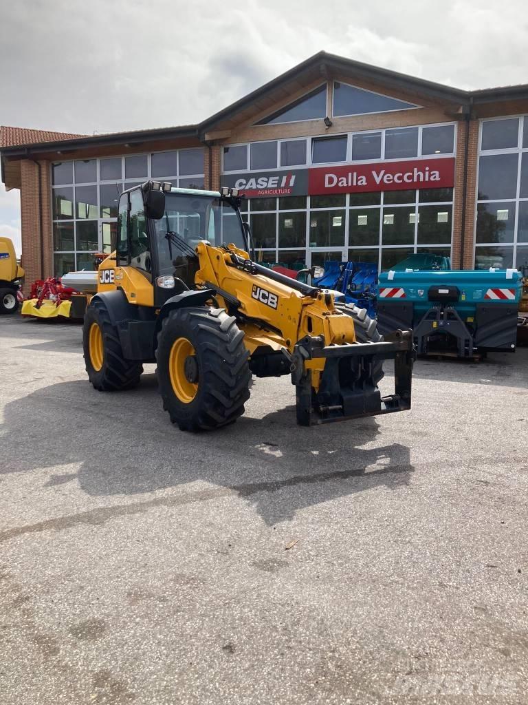 JCB TM 320 農業用伸縮臂裝載機