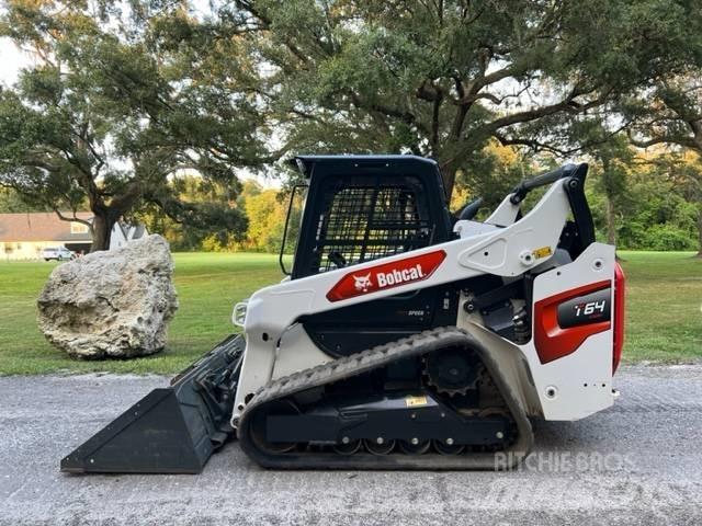Bobcat T64 滑移轉向裝載機