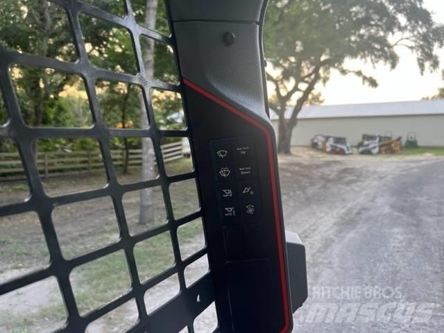 Bobcat T64 滑移轉向裝載機
