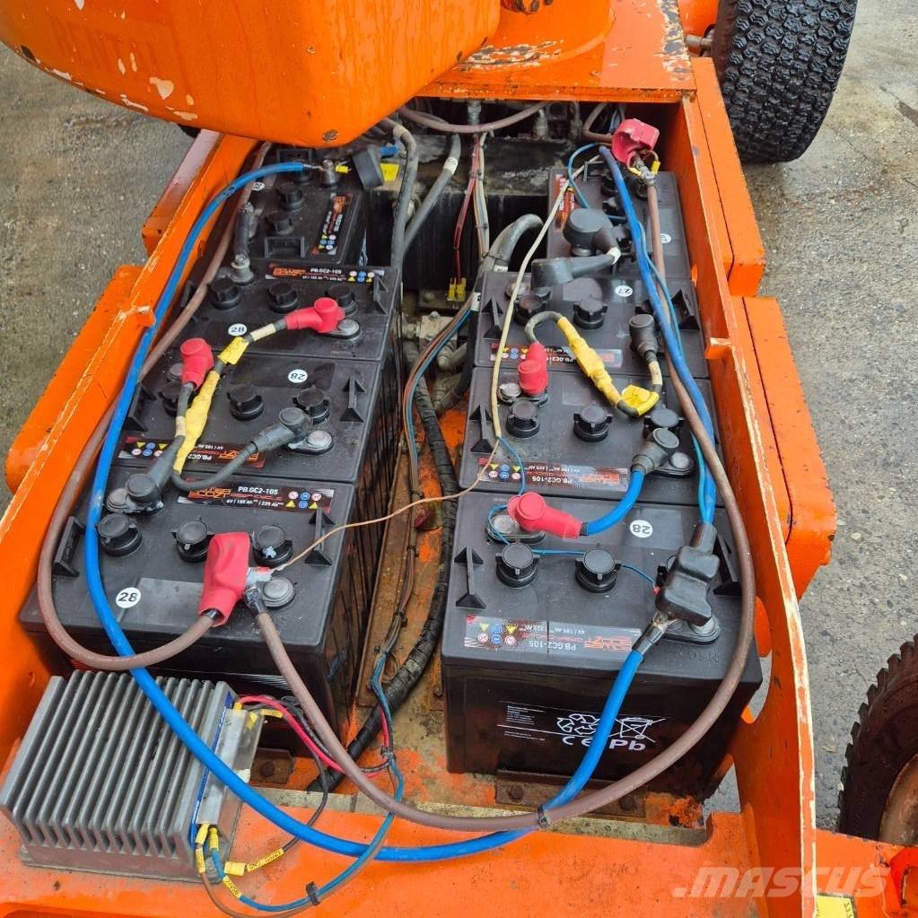 Niftylift HR 12 E 曲臂高空作業車