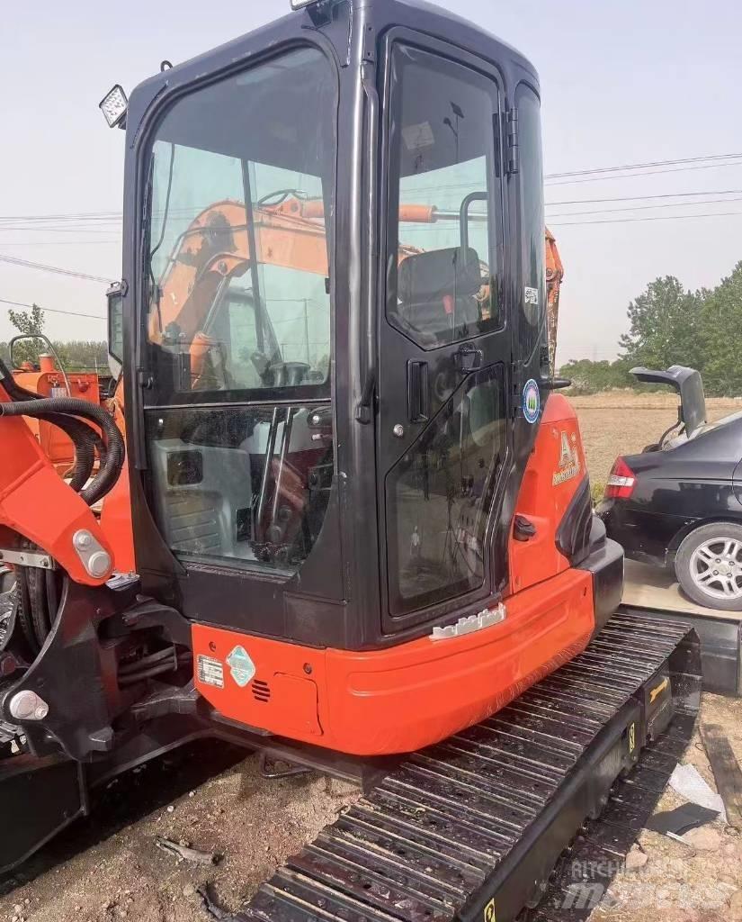 Kubota 161 小型挖土機/掘鑿機<7t(小型挖掘機)