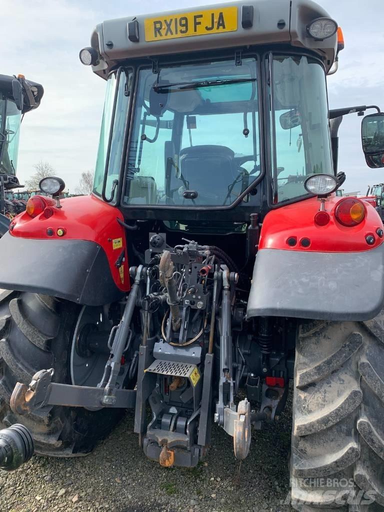 Massey Ferguson 5712 曳引機
