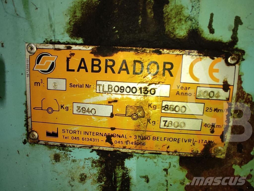  Labrador MT90 混合餵料機