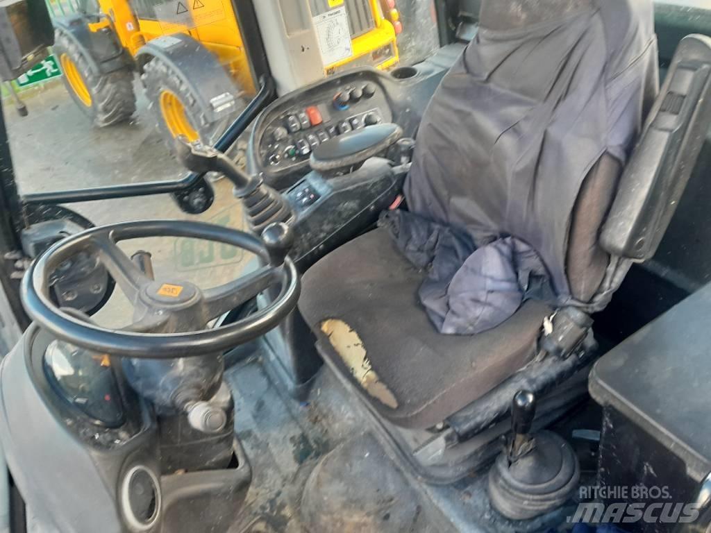 JCB TM 320 S 農業用伸縮臂裝載機