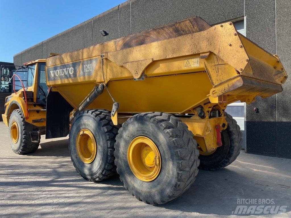 Volvo A25G 鉸接式起吊車