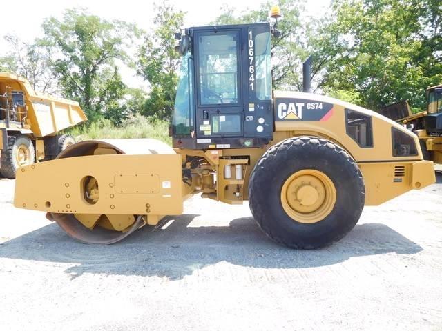 CAT CS 74 單輪滾壓機