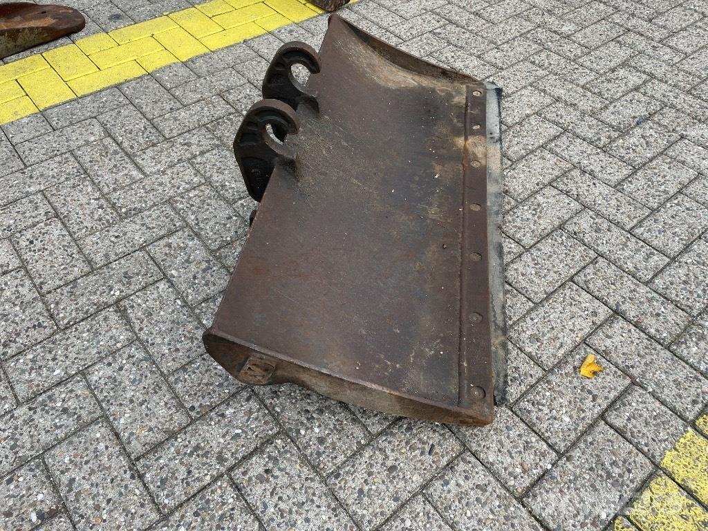 Takeuchi TB 216 小型挖土機/掘鑿機<7t(小型挖掘機)