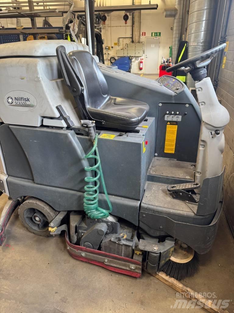 Nilfisk SC6500 室內掃倉機