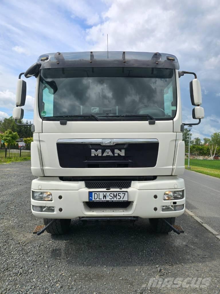 MAN 13.250 / 4x4 貨箱式卡車